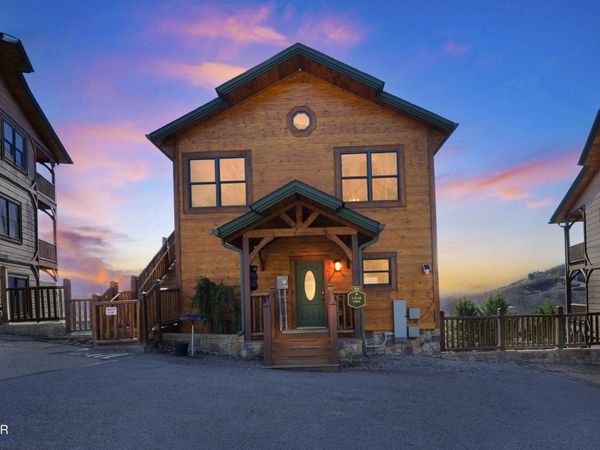 768 Mountain Stream Way, Gatlinburg, TN 37738