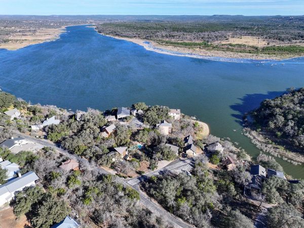 102 Coventry Coventry RD, Spicewood, TX 78669