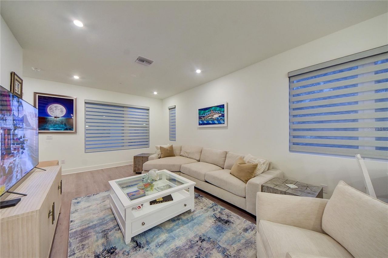 323 15th Street N, Saint Petersburg, FL 33705 Photo