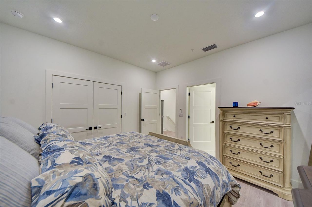 323 15th Street N, Saint Petersburg, FL 33705 Photo