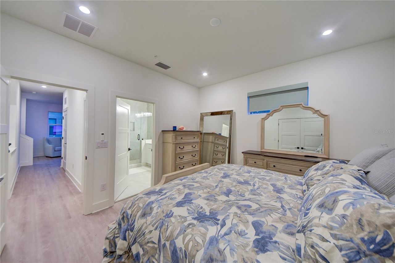 323 15th Street N, Saint Petersburg, FL 33705 Photo