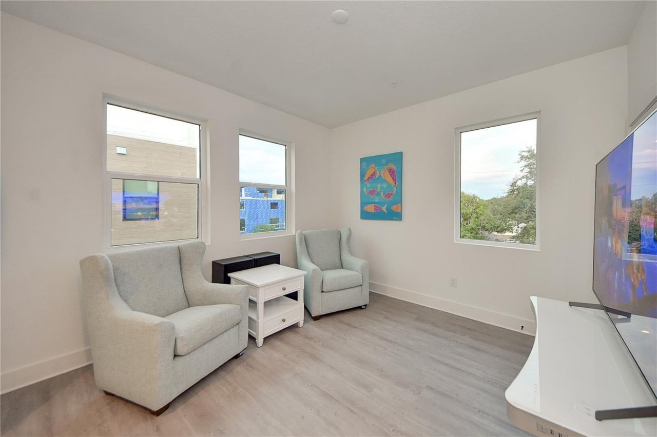 323 15th Street N, Saint Petersburg, FL 33705 Photo