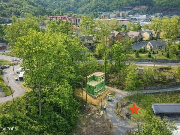 322 Circle Drive, Gatlinburg, TN 37738