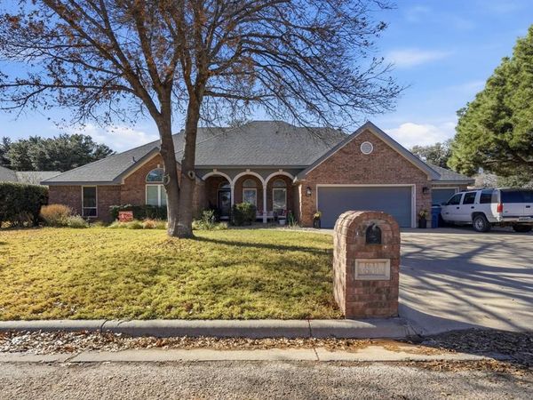 1633 Morris Avenue , Sweetwater, TX 79556