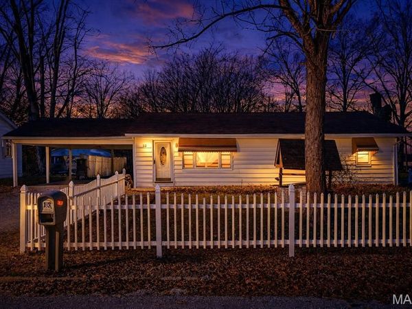 13 Sandridge Drive, New Athens, IL 62264