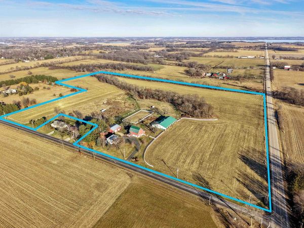 4595 Mahoney Road, McFarland, WI 53558