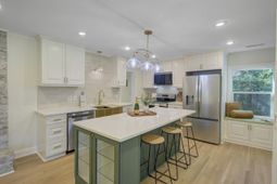 1223 Charlestowne Drive photo 4