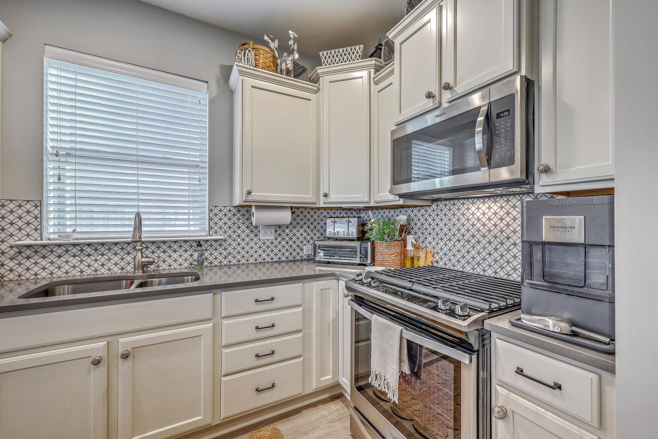 7415 Mercedes Way Photo 12