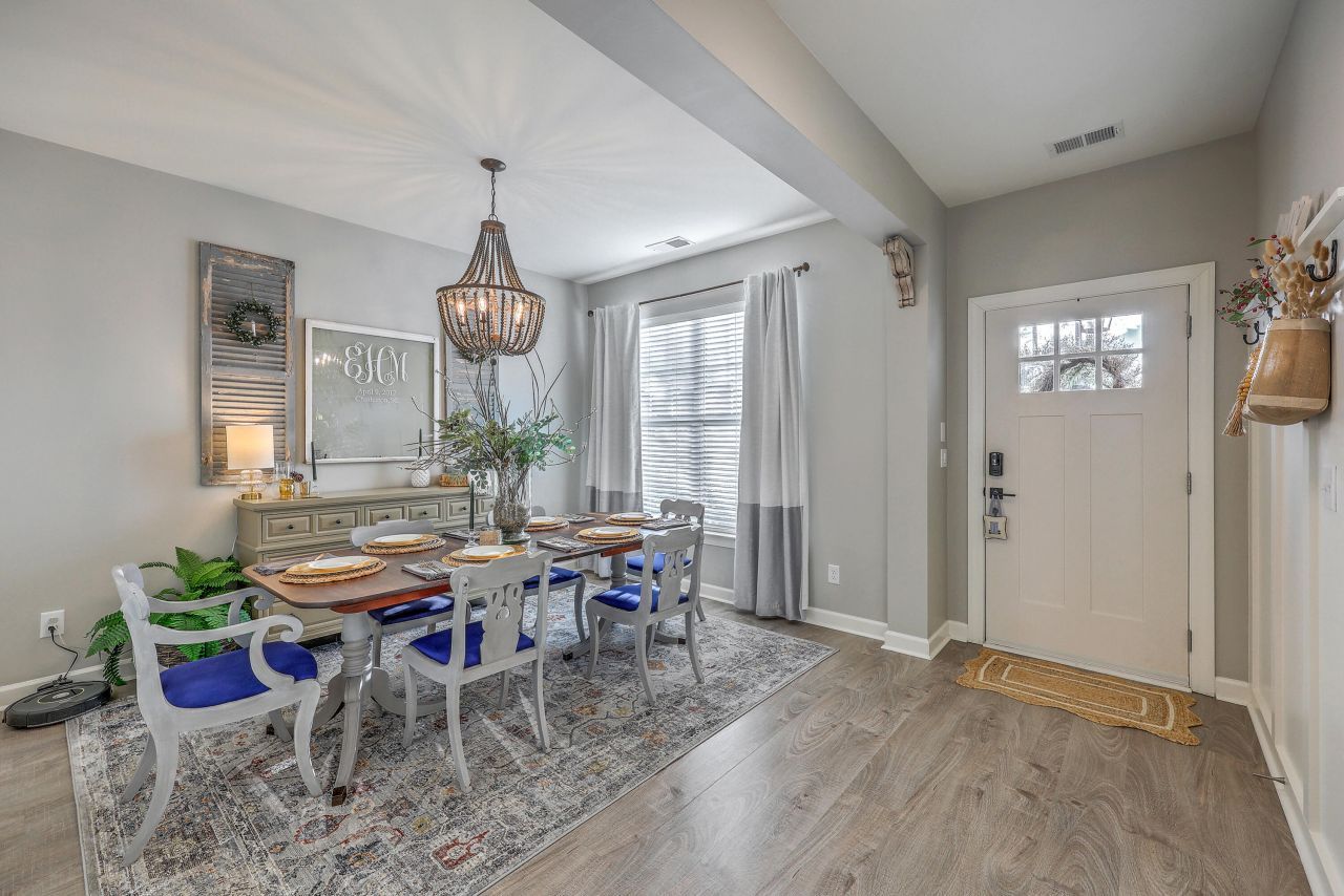 7415 Mercedes Way Photo 4