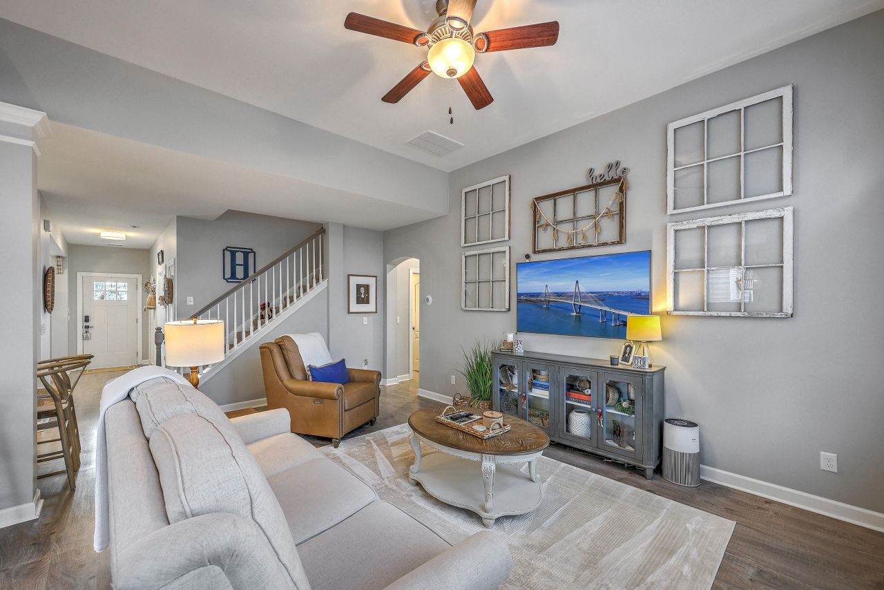 7415 Mercedes Way Photo 8