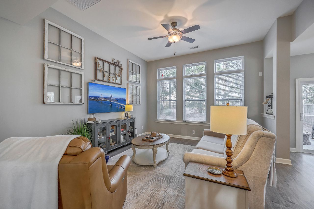 7415 Mercedes Way Photo 9