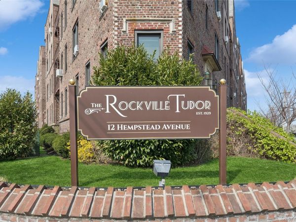 12 Hempstead Avenue, Unit 3N, Rockville Centre, NY 11570