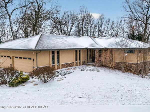 5100 Hawk Hollow Drive, Bath, MI 48808