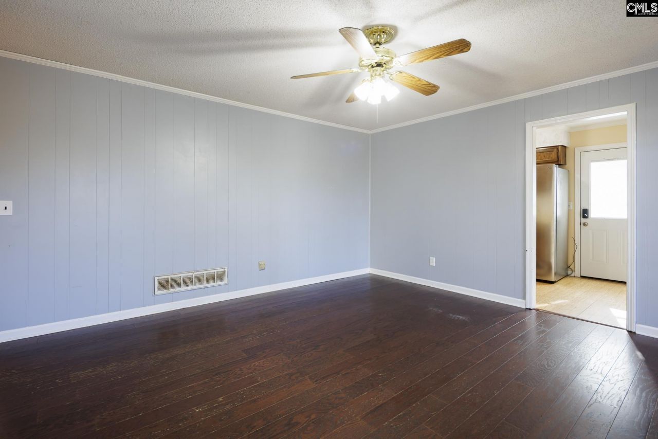 706 Chadford Road Photo 14