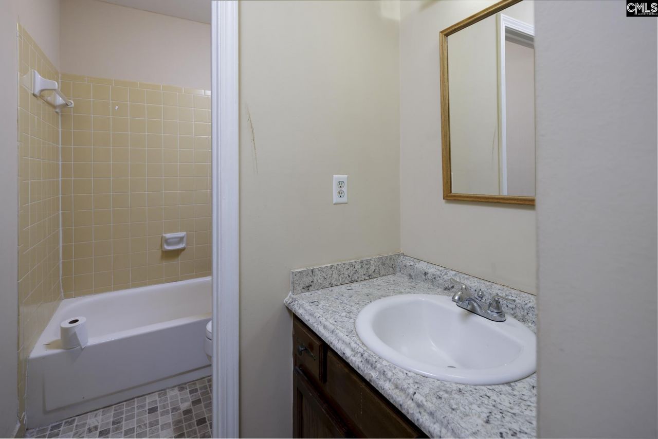 706 Chadford Road Photo 16