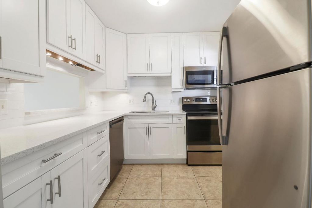 12016 Greenway Circle S, Unit 204, Royal Palm Beach, FL 33411 Photo