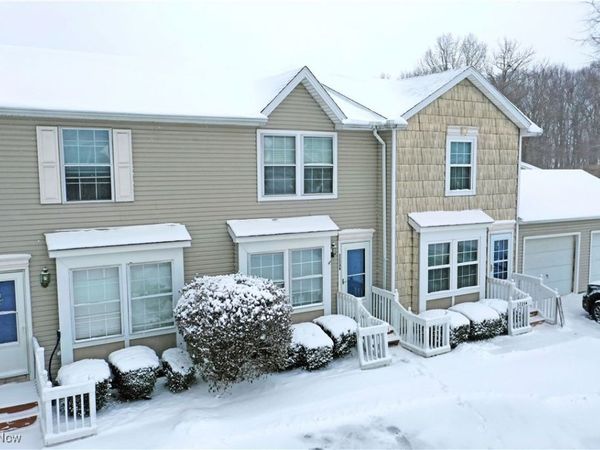 3224 Woodland Trail, Unit B, Cortland, OH 44410