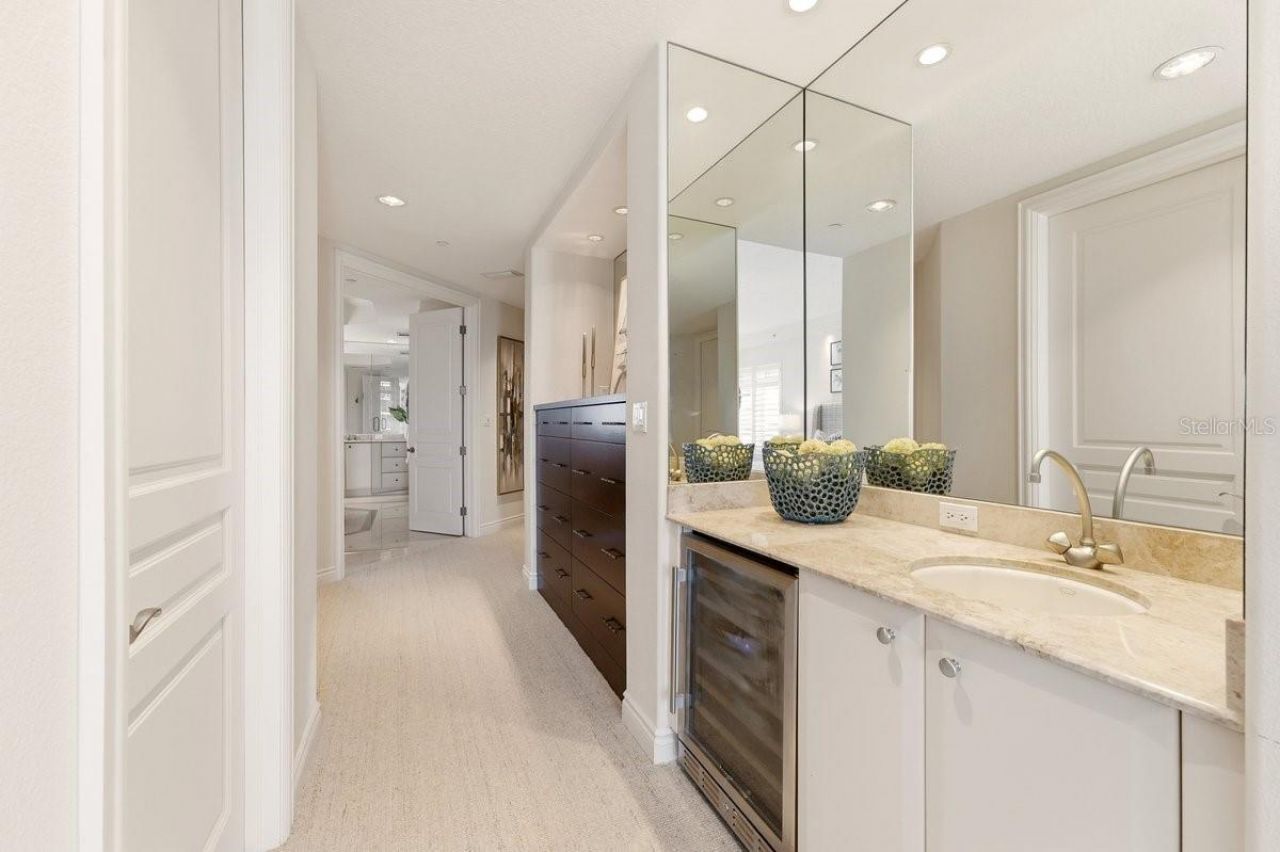 2052 Benjamin Franklin Drive, Unit D702, Sarasota, FL 34236 Photo