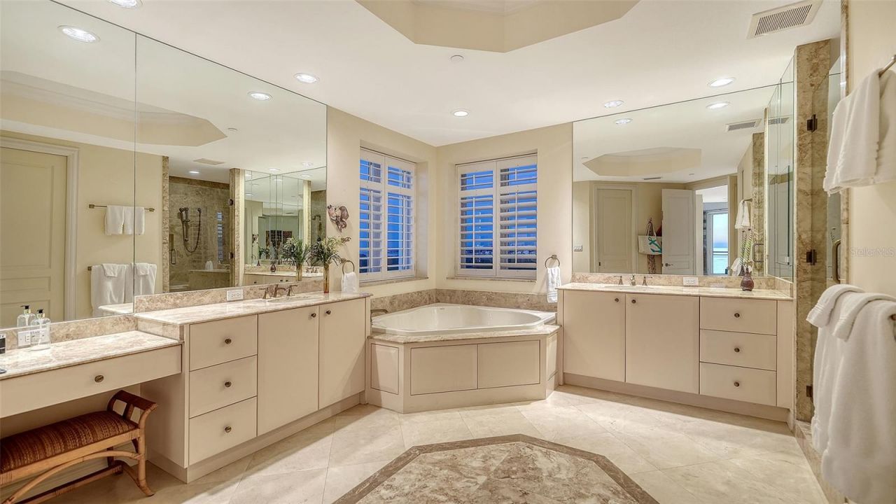 2052 Benjamin Franklin Drive, Unit D702, Sarasota, FL 34236 Photo