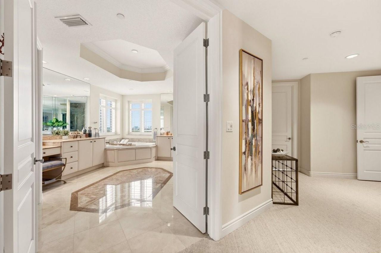 2052 Benjamin Franklin Drive, Unit D702, Sarasota, FL 34236 Photo