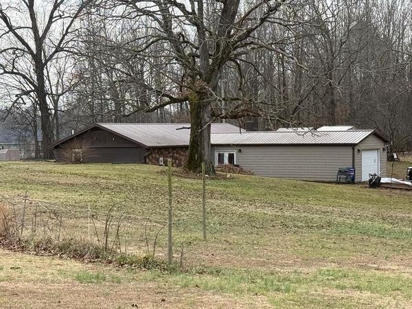 201 South Point Drive, Camden, TN 38341