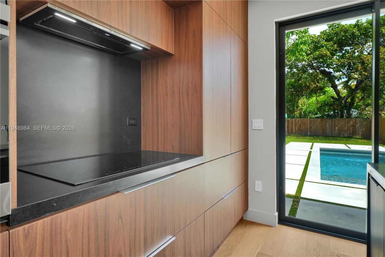 223 NW 51st St, Miami, FL 33127 Photo