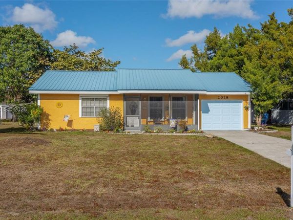 2028 Schooner Dr , La Belle, FL 33935