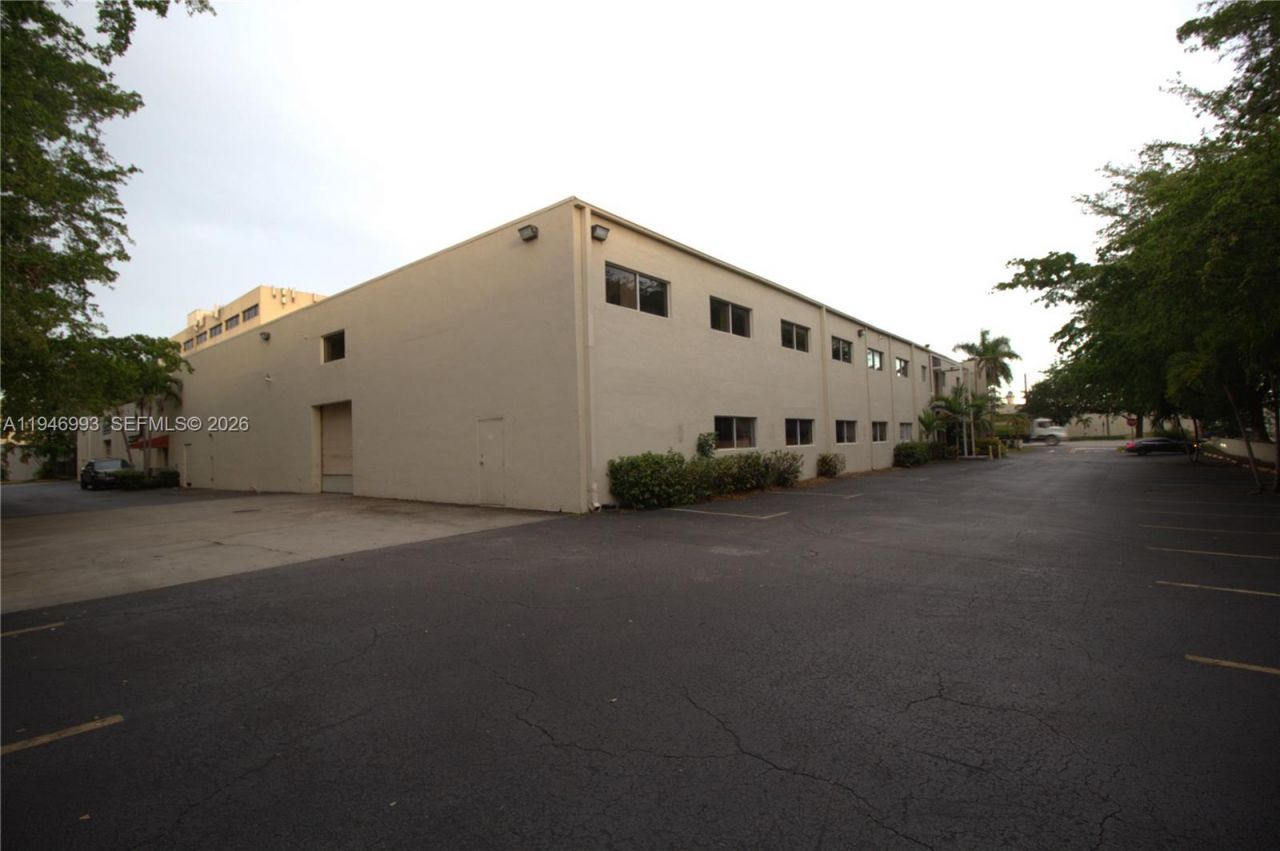 6405 NW 36th St , Unit 213, Virginia Gardens, FL 33166 Photo