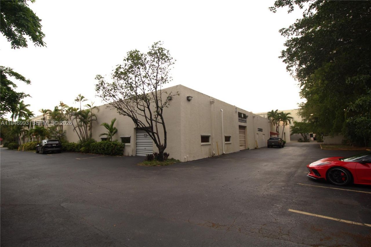 6405 NW 36th St , Unit 213, Virginia Gardens, FL 33166 Photo