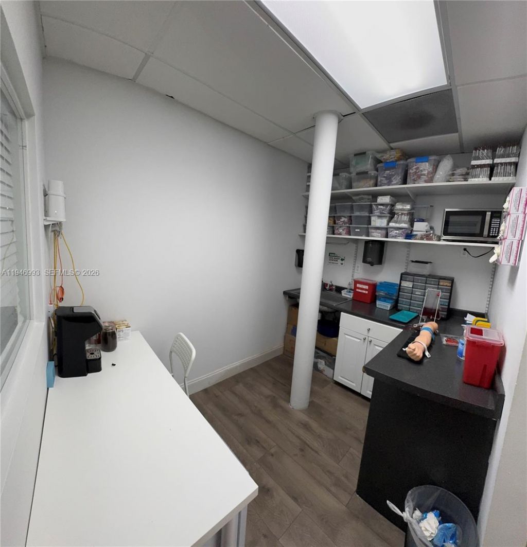 6405 NW 36th St , Unit 213, Virginia Gardens, FL 33166 Photo