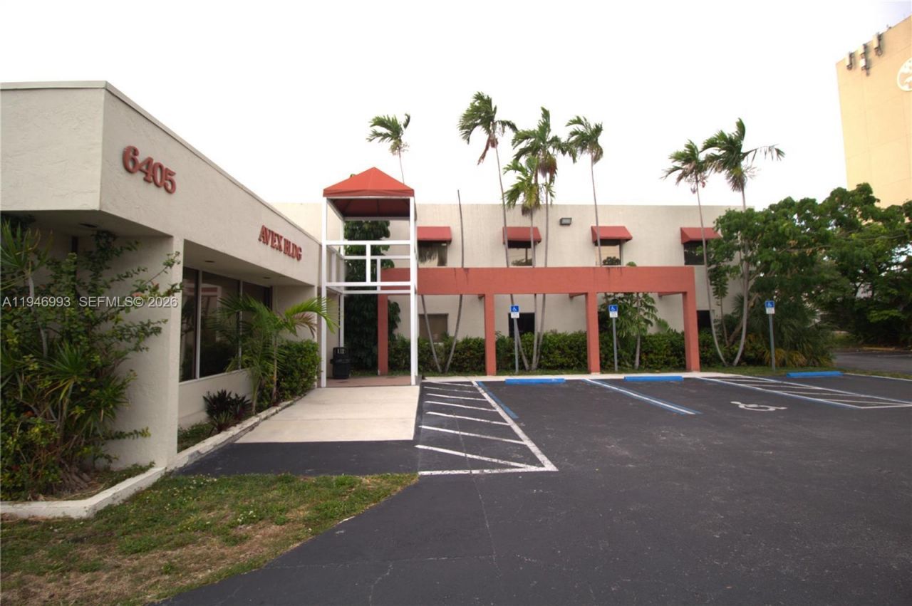 6405 NW 36th St , Unit 213, Virginia Gardens, FL 33166 Photo