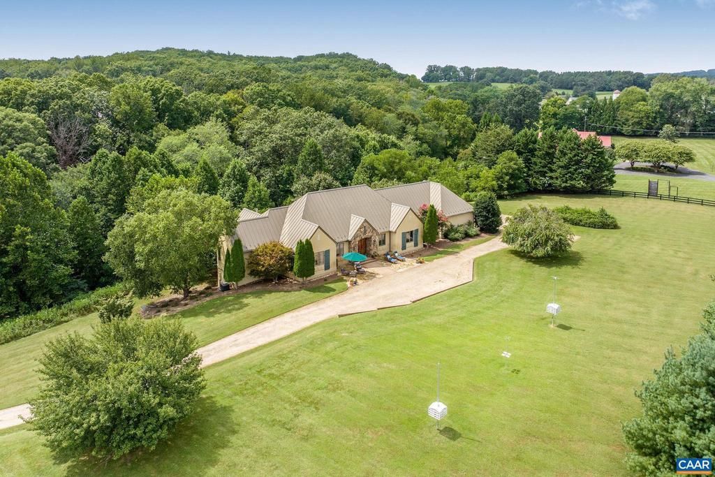 2940 Milton Village Ln, Charlottesville, VA 22902 Main Photo