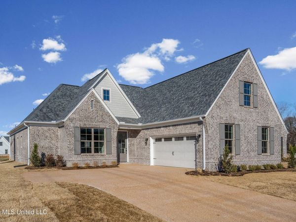 2945 Molly Cove, Nesbit, MS 38651