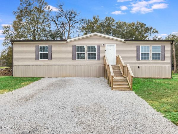 123 Dustin Circle, Broussard, LA 70518