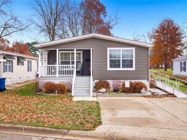 32 C Street SW, Navarre, OH 44662