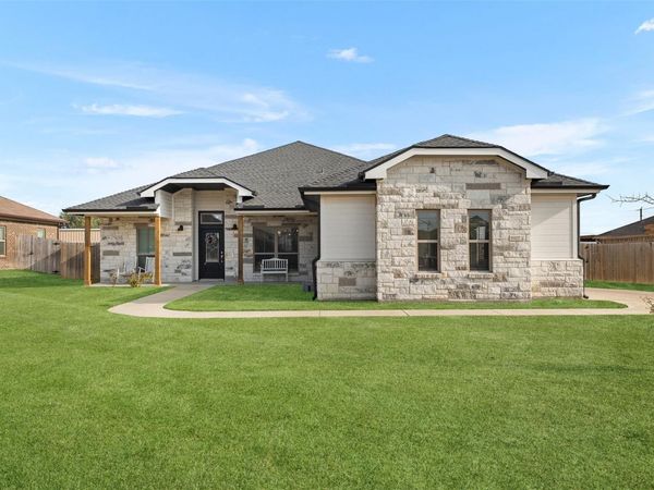 8107 Green Hill DR, Salado, TX 76571