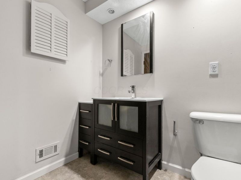 5107 Delancey Street, Columbus, OH 43220 Photo 27