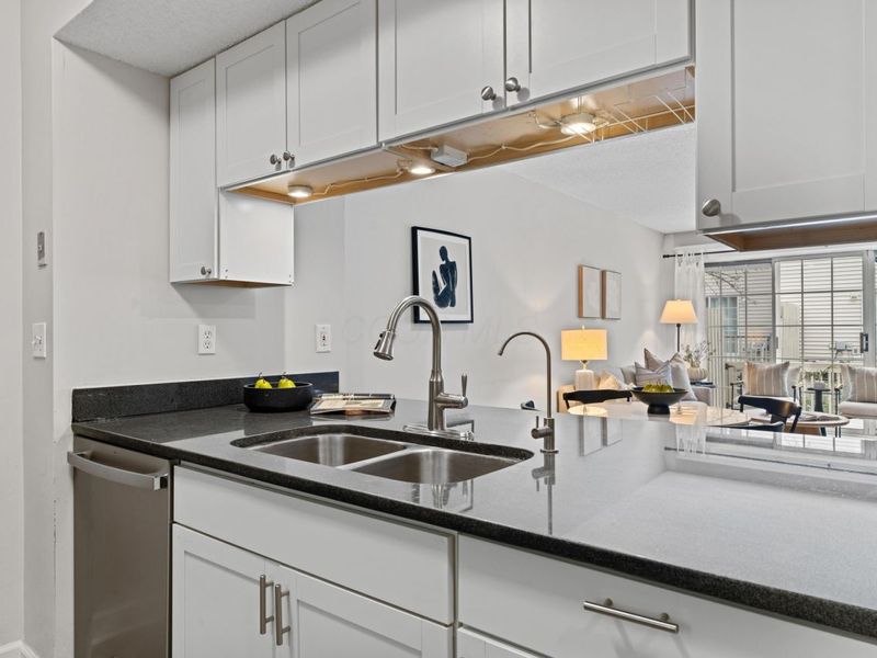 2542 Hyacinth Lane, Unit 32C, Columbus, OH 43235 Photo 11