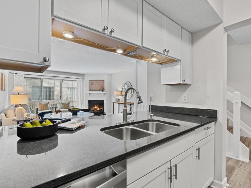 2542 Hyacinth Lane, Unit 32C, Columbus, OH 43235 Photo 12