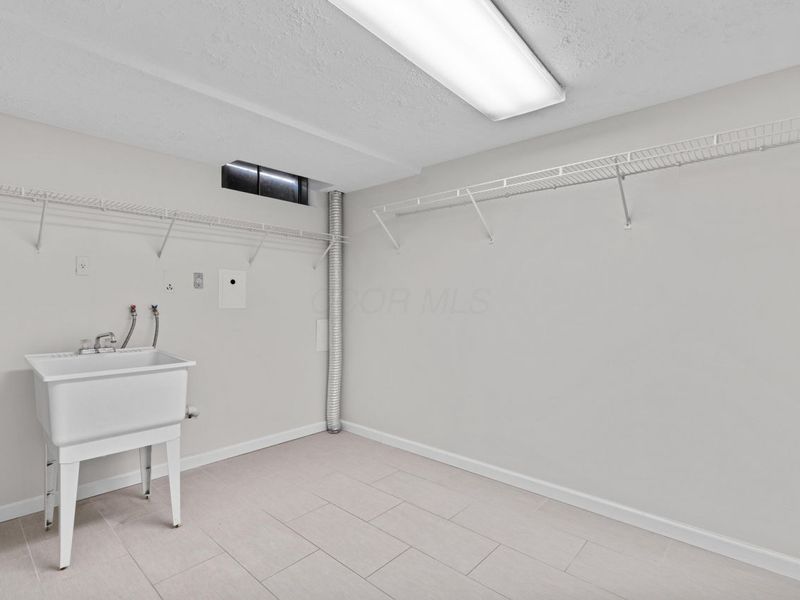 2542 Hyacinth Lane, Unit 32C, Columbus, OH 43235 Photo 36