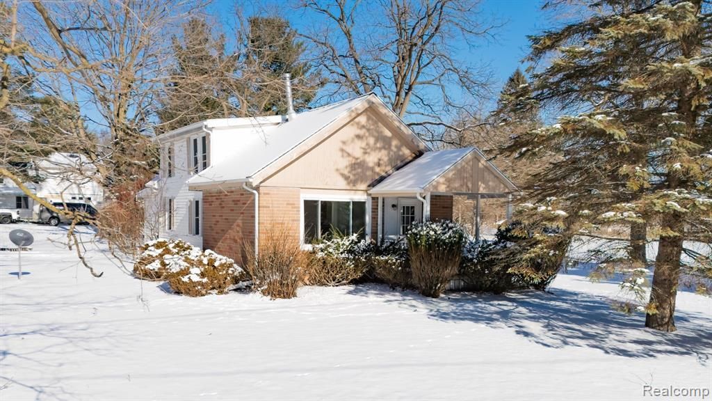 703 E Columbia Street, Mason, MI 48854 Main Photo