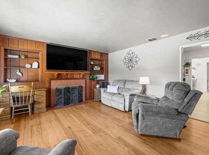 3077 Bertis Dr, Sacramento, CA 95821 Photo