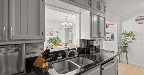 3077 Bertis Dr, Sacramento, CA 95821 Photo