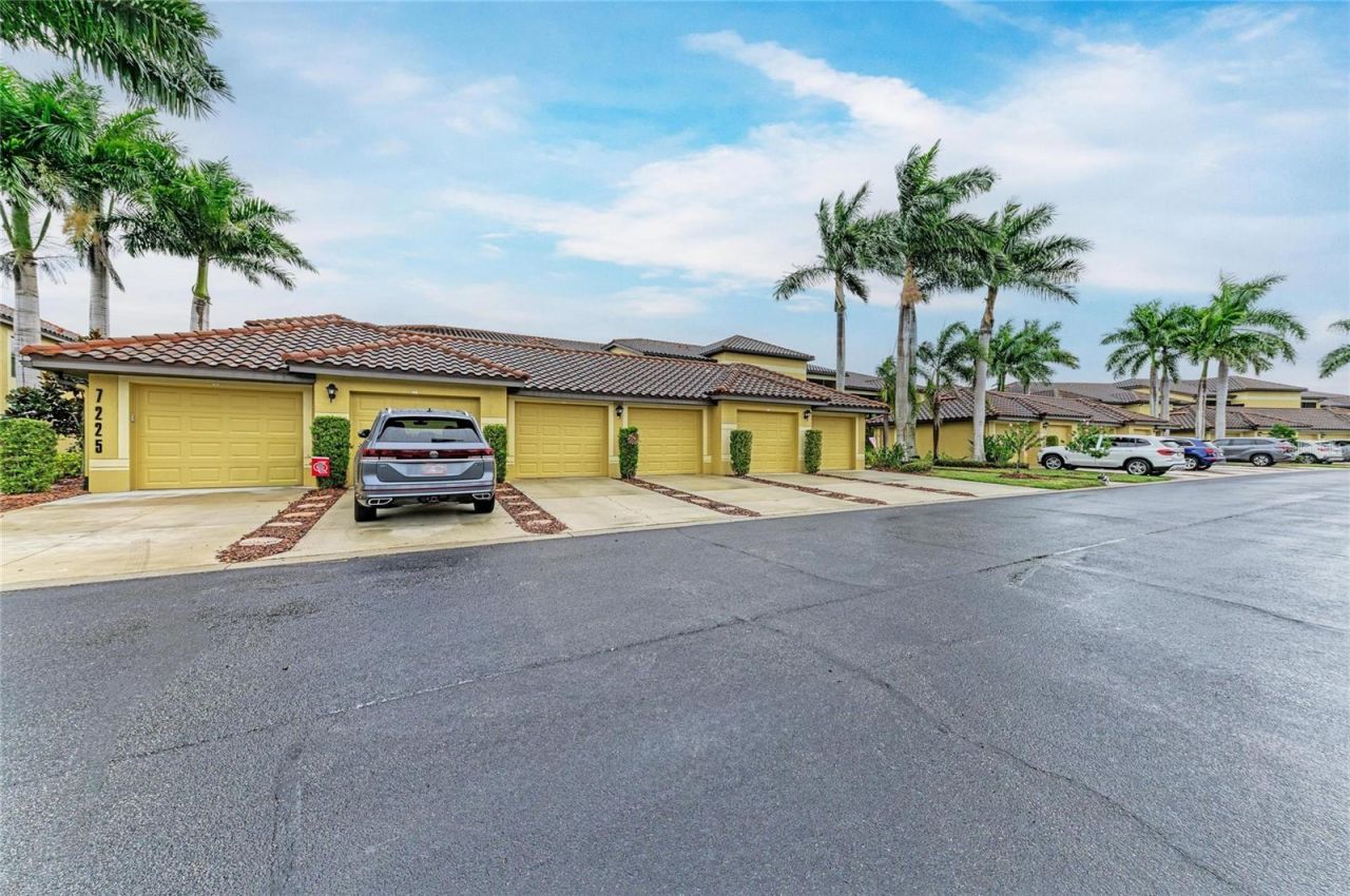 7225 River Hammock Drive, Unit 104, Bradenton, FL 34212 Photo