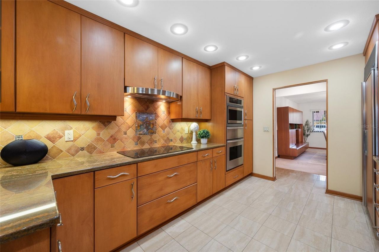 9807 Compass Point Way, Tampa, FL 33615 Photo