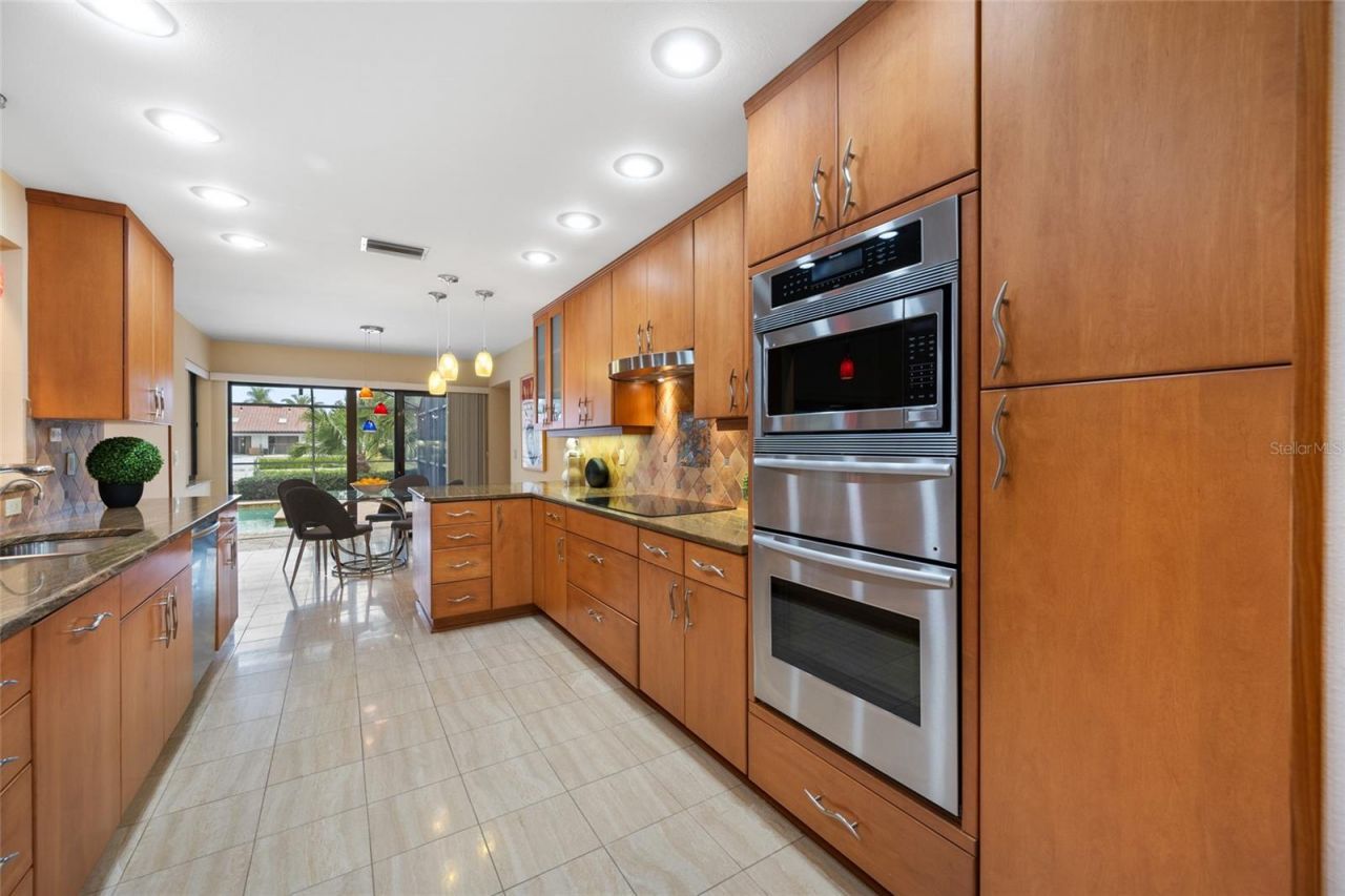 9807 Compass Point Way, Tampa, FL 33615 Photo