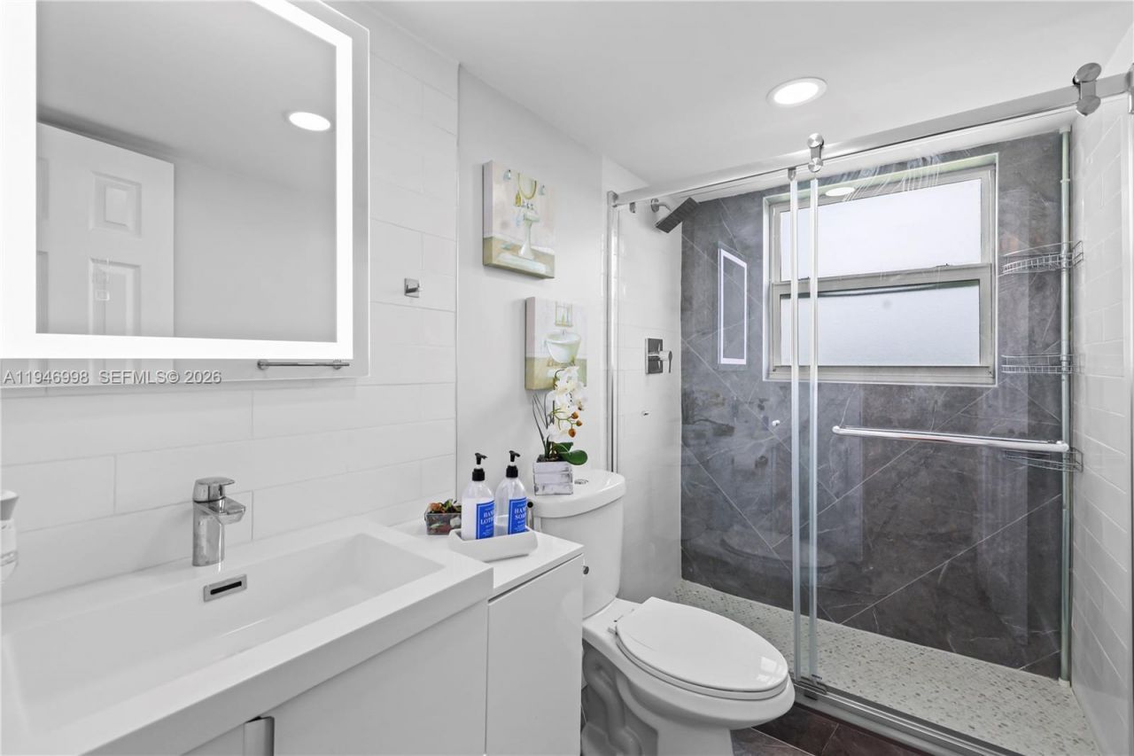 2661 S Course Dr, Unit 510, Pompano Beach, FL 33069 Photo