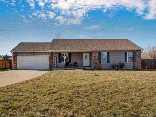 400 E Magnolia Court, Strafford, MO 65757