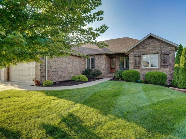 1653 N Oakfair Place, Springfield, MO 65802