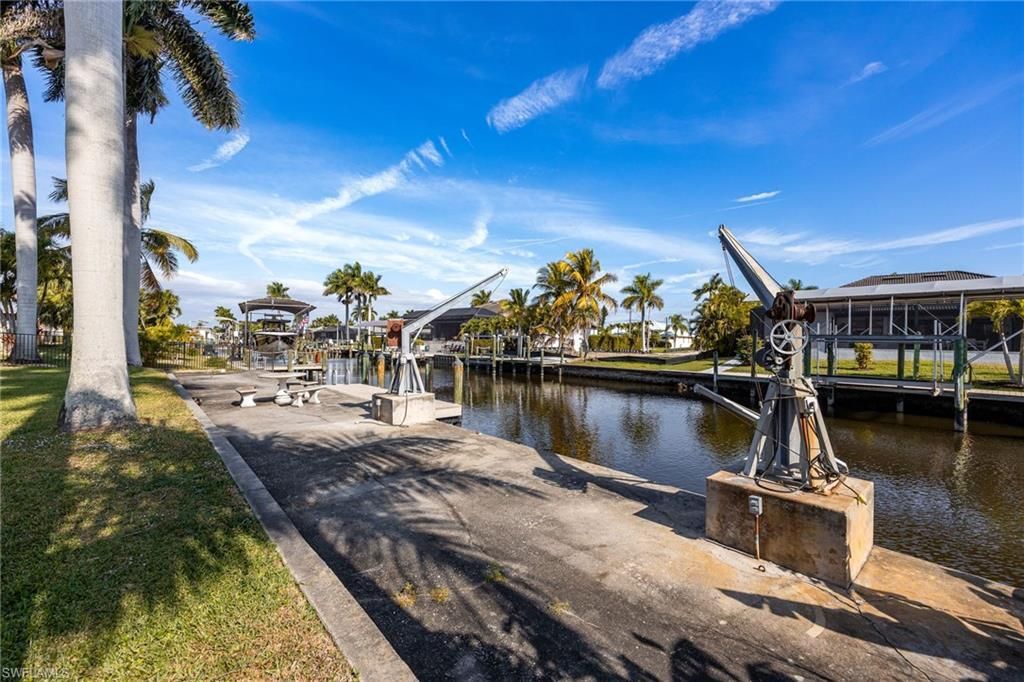 5249 Sunset Ct, Cape Coral, FL 33904 Photo